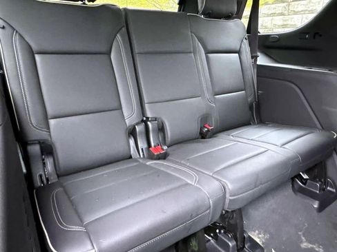 Used 2024 GMC Yukon SLT w/ SLT Luxury Package AWD/4WD image 13
