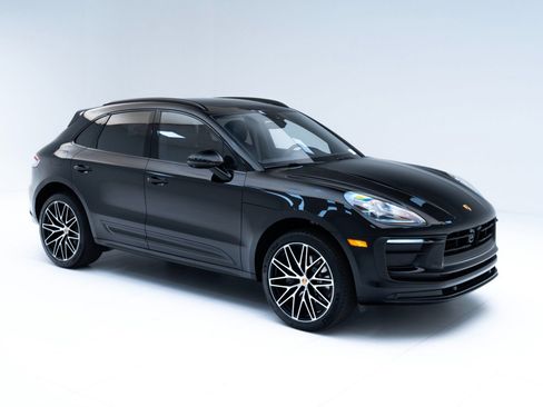 Certified 2025 Porsche Macan AWD/4WD image 7
