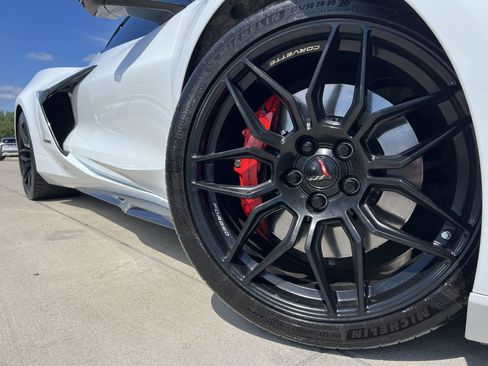 Used 2025 Chevrolet Corvette Z06 w/ Stealth Interior Trim Package RWD image 6