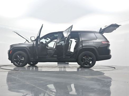 Used 2023 Jeep Grand Cherokee L Laredo AWD/4WD image 38