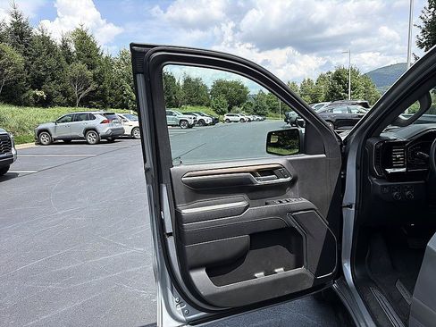 Used 2023 Chevrolet Silverado 1500 LT w/ Protection Package AWD/4WD image 10
