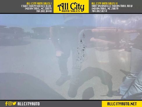 Used 2021 Volkswagen Tiguan SE image 43