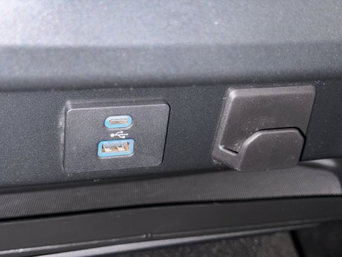 Used 2022 Ford F150 XLT image 37