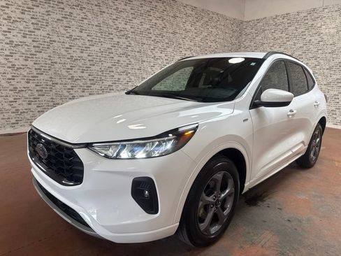 Used 2023 Ford Escape ST-Line Select w/ Tech Pack #1 AWD/4WD image 3