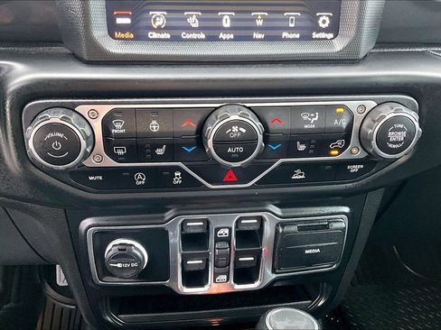 Used 2023 Jeep Wrangler Sport image 31