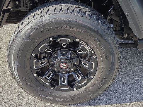 Used 2020 Jeep Gladiator Sport image 7