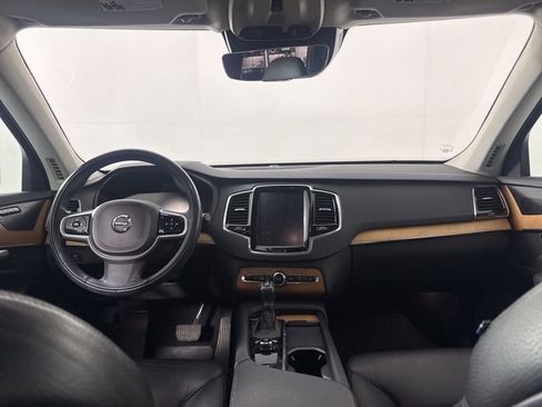 Used 2022 Volvo XC90 T6 Momentum w/ Advanced Package image 9