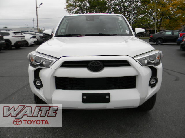 Used 2023 Toyota 4Runner SR5 Premium w/ Moonroof Package AWD/4WD image 6