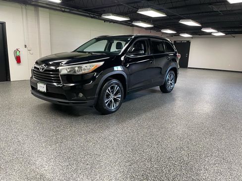 Used 2016 Toyota Highlander XLE AWD/4WD image 9