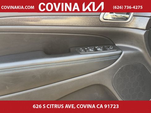 Used 2018 Jeep Grand Cherokee Laredo image 12