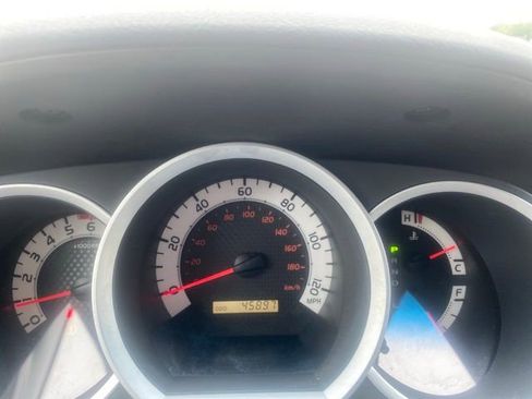 Used 2014 Toyota Tacoma PreRunner w/ SR5 Package RWD image 22