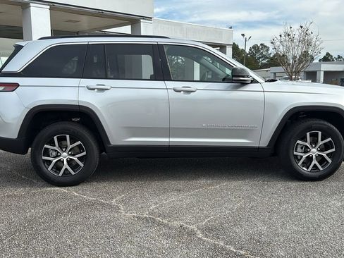 New 2025 Jeep Grand Cherokee Limited image 9