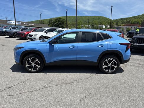 Used 2024 Chevrolet Trax RS w/ Driver Confidence Package FWD image 6