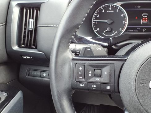 Used 2025 Nissan Pathfinder SL image 17