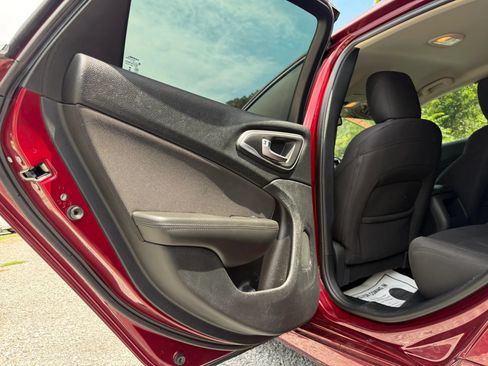 Used 2015 Chrysler 200 Limited FWD image 30