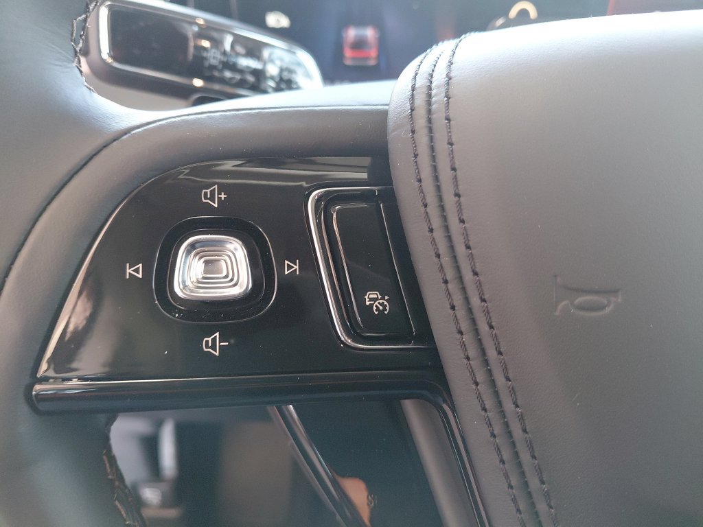 New 2026 Lincoln Aviator AWD image 17
