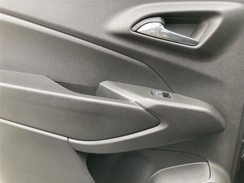 Used 2025 Chevrolet Trax LT w/ LT Convenience Package image 27