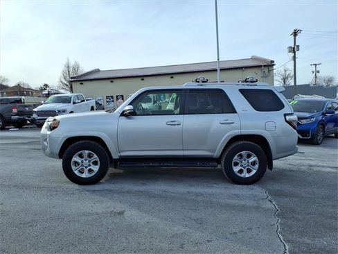Used 2016 Toyota 4Runner SR5 image 4