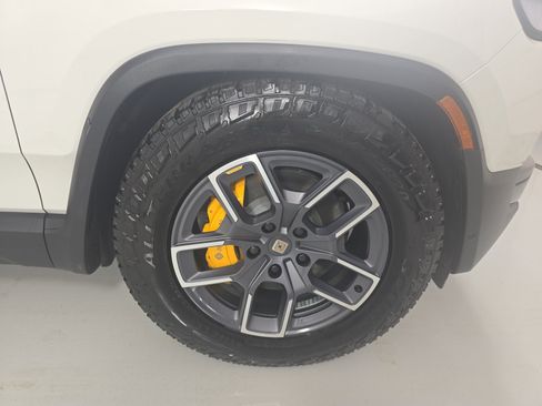 Used 2024 Rivian R1T Adventure AWD/4WD image 11