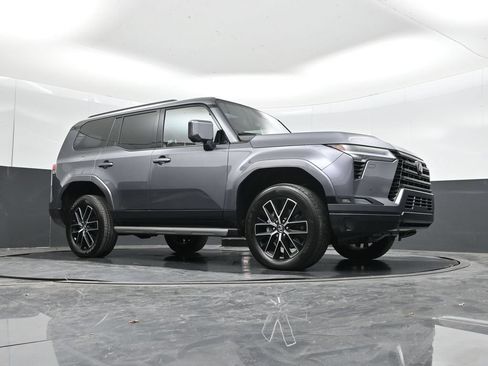 Used 2025 Lexus GX 550 w/ Accessory Package (2T) AWD/4WD image 48