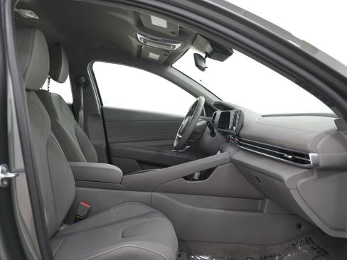 Certified 2025 Hyundai Elantra Sport FWD image 11