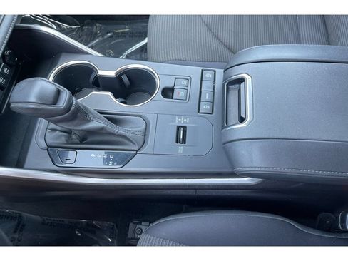 Used 2021 Toyota Highlander L FWD image 32