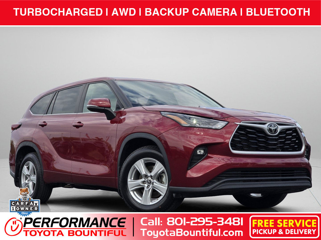 Used 2024 Toyota Highlander LE AWD/4WD image 1