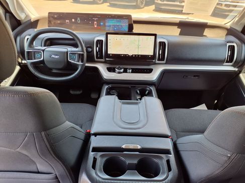 Certified 2025 Ford Expedition Active AWD/4WD image 21
