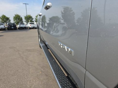 Used 2022 RAM 1500 Big Horn AWD/4WD image 4