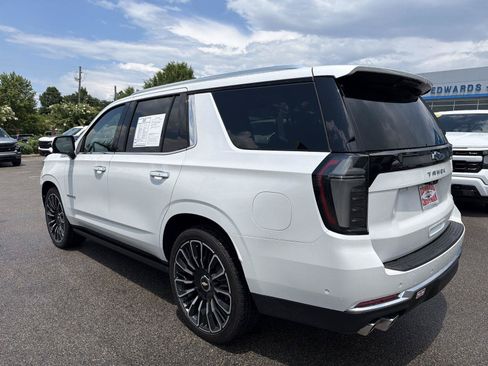 Used 2025 Chevrolet Tahoe High Country AWD/4WD image 3