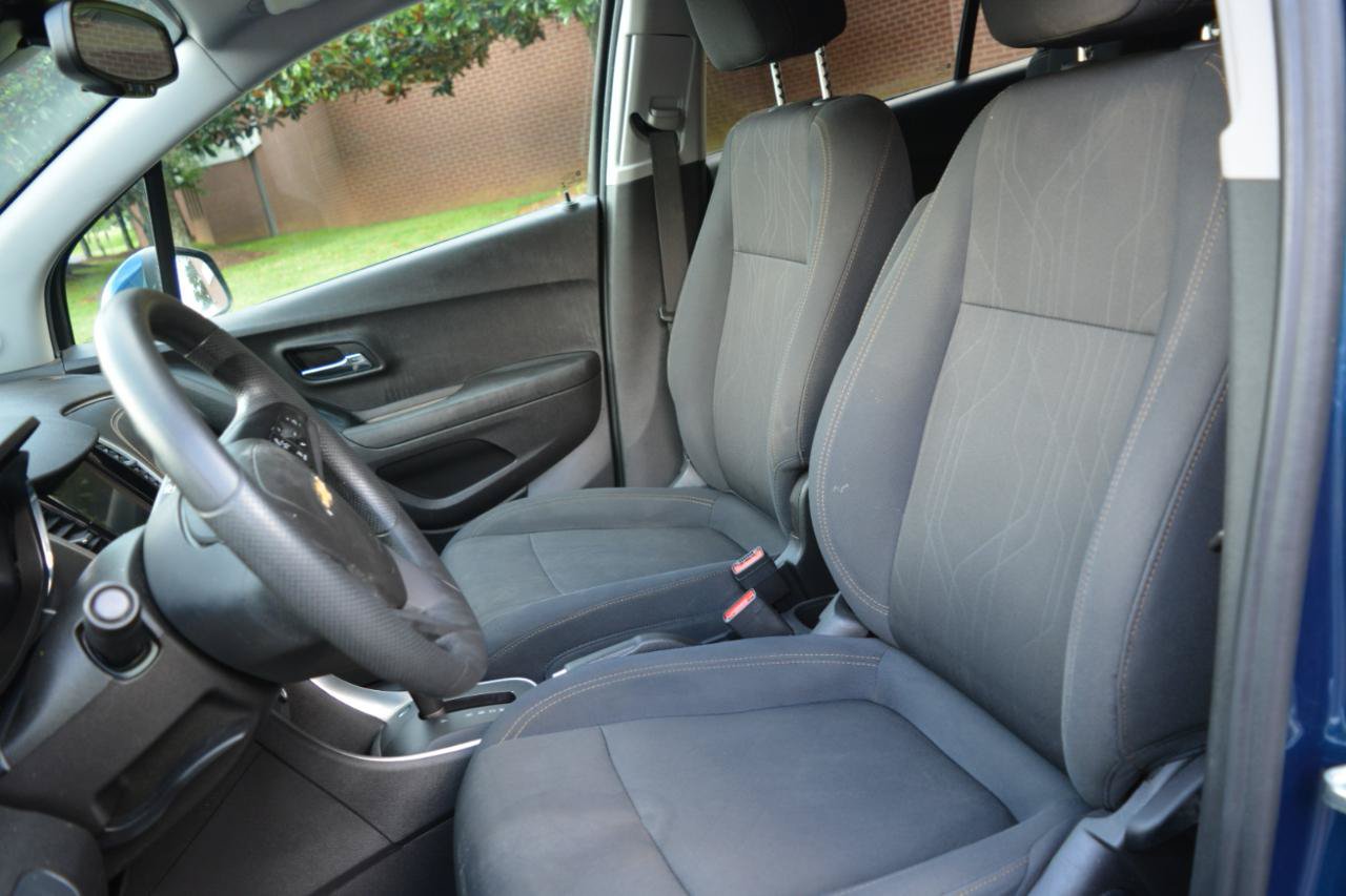 Used 2020 Chevrolet Trax LT FWD image 11