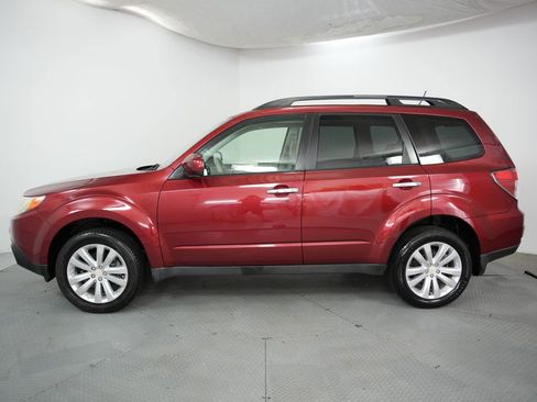 Used 2011 Subaru Forester 2.5X Premium w/ All-Weather Pkg image 4