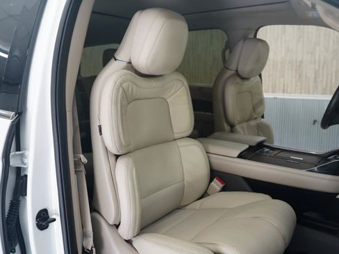Used 2020 Lincoln Navigator Reserve w/ Cargo Convenience Package RWD image 31