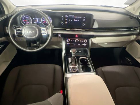 Used 2024 Kia Carnival LX FWD image 30