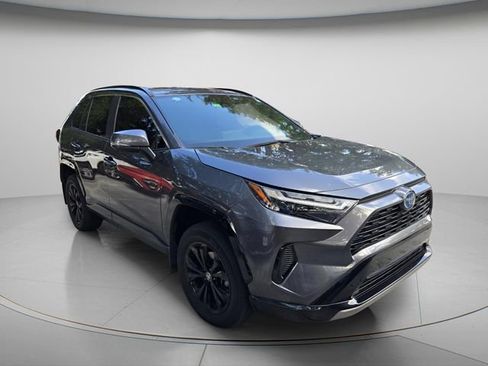 Used 2024 Toyota RAV4 SE AWD/4WD image 3