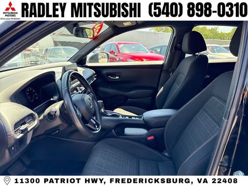 Used 2024 Honda HR-V Sport image 3