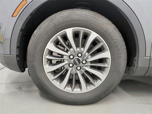 Used 2021 Lincoln Nautilus Reserve image 18