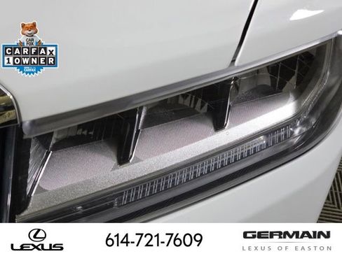 Used 2023 GMC Acadia SLE image 16