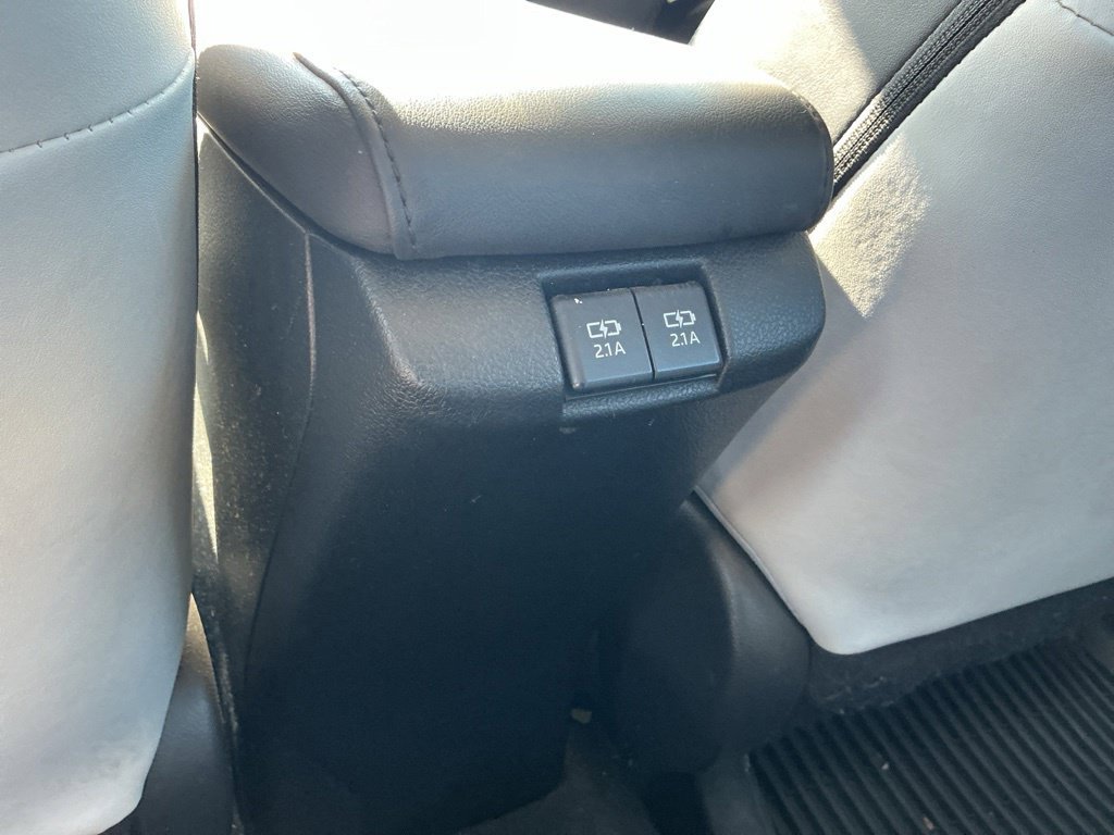 Used 2022 Toyota Prius XLE AWD/4WD image 19
