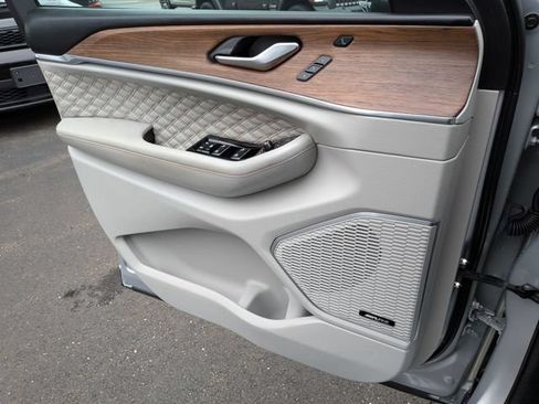 Certified 2023 Jeep Grand Cherokee Summit AWD/4WD image 21