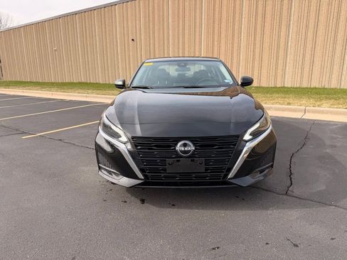 Used 2024 Nissan Altima 2.5 SV image 3