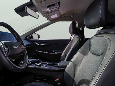 Certified 2024 Kia EV6 Wind w/ Wind Technology Package image 7