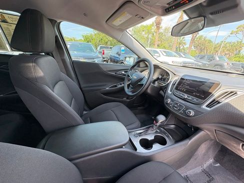 Used 2025 Chevrolet Malibu RS FWD image 22