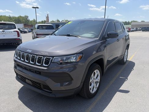 Used 2024 Jeep Compass Sport AWD/4WD image 2