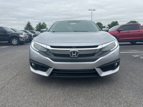 Used 2016 Honda Civic Touring image 2
