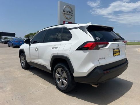 Used 2022 Toyota RAV4 XLE image 5