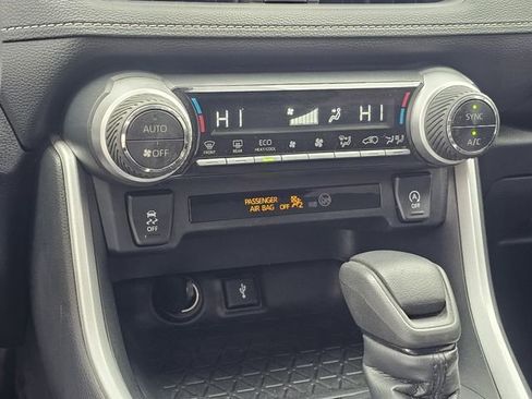 Used 2021 Toyota RAV4 XLE image 20