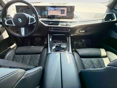 Used 2025 BMW X5 xDrive40i w/ M Sport Package AWD/4WD image 15