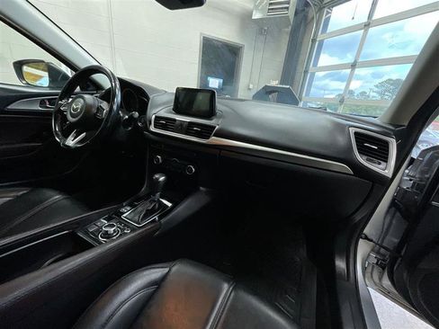 Used 2018 MAZDA MAZDA3 Touring FWD image 28