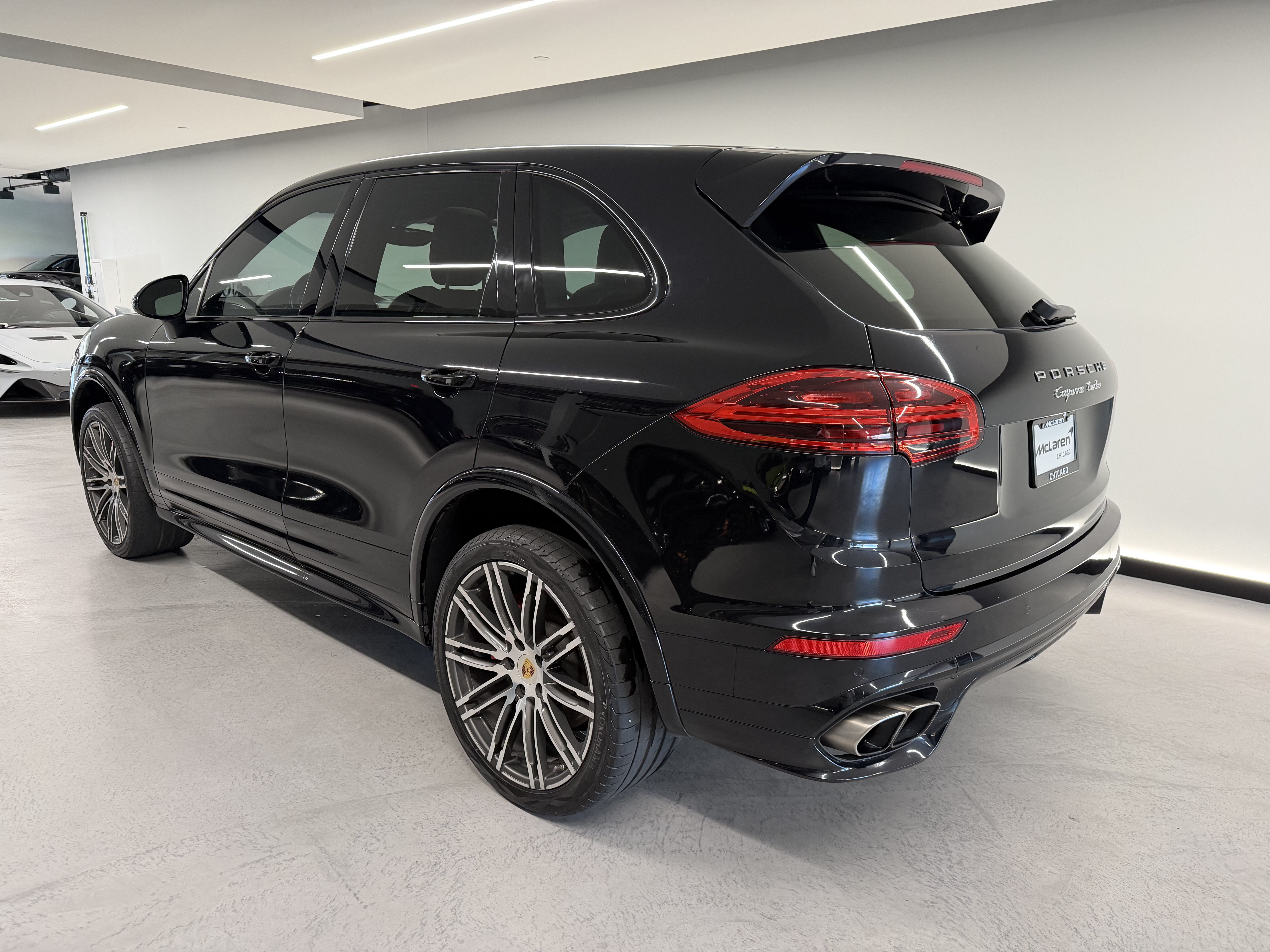 Used 2016 Porsche Cayenne Turbo AWD/4WD image 2